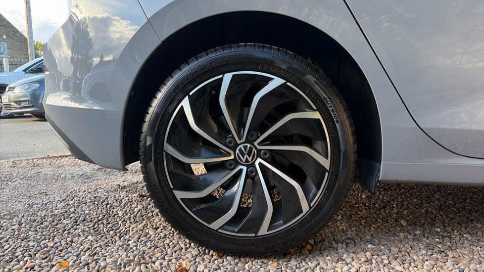 Volkswagen Golf 1.5 TSI Style 5dr Petrol Hatchback - Image 5
