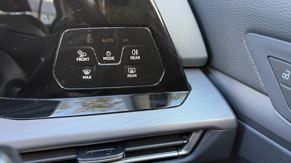 Volkswagen Golf 1.5 TSI Style 5dr Petrol Hatchback - Image 32
