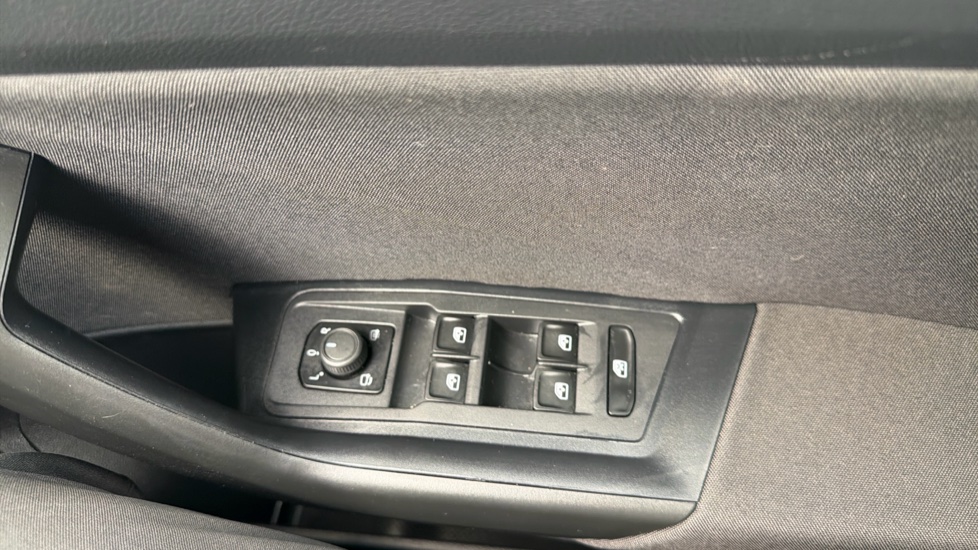 Volkswagen T-Roc 1.0 TSI Life 5dr Petrol Hatchback - Image 19