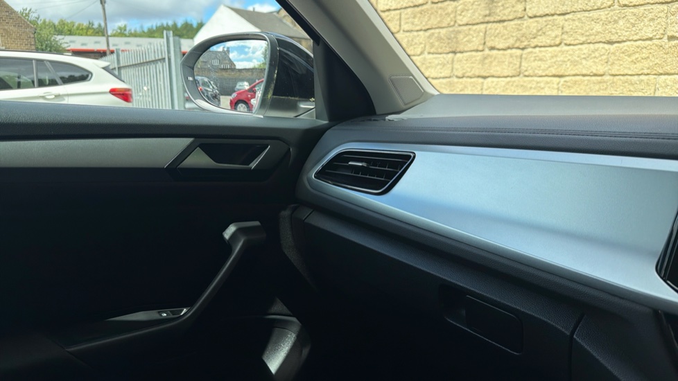 Volkswagen T-Roc 1.0 TSI Life 5dr Petrol Hatchback - Image 27