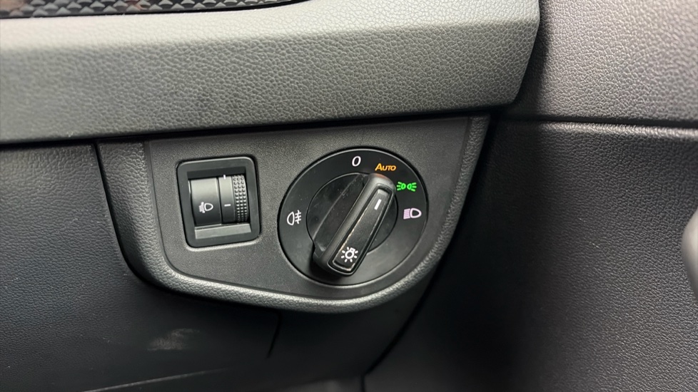 Volkswagen Polo 1.0 TSI Life 5dr Petrol Hatchback - Image 33
