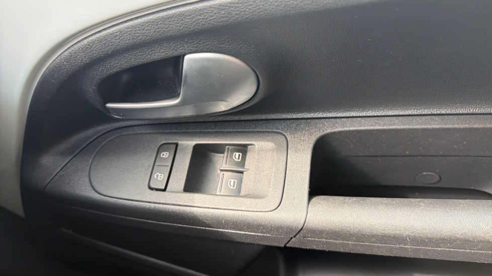 Volkswagen Up 1.0 65PS Up 5dr Petrol Hatchback - Image 19