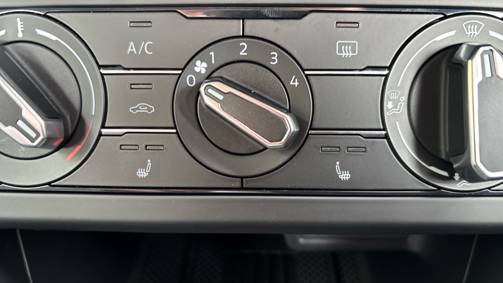 Volkswagen Polo 1.0 TSI Life 5dr DSG Petrol Hatchback - Image 30