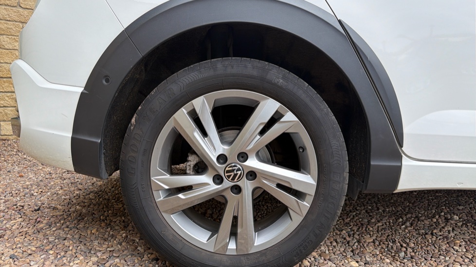 Volkswagen Taigo 1.0 TSI 110 R-Line 5dr Petrol Hatchback - Image 5