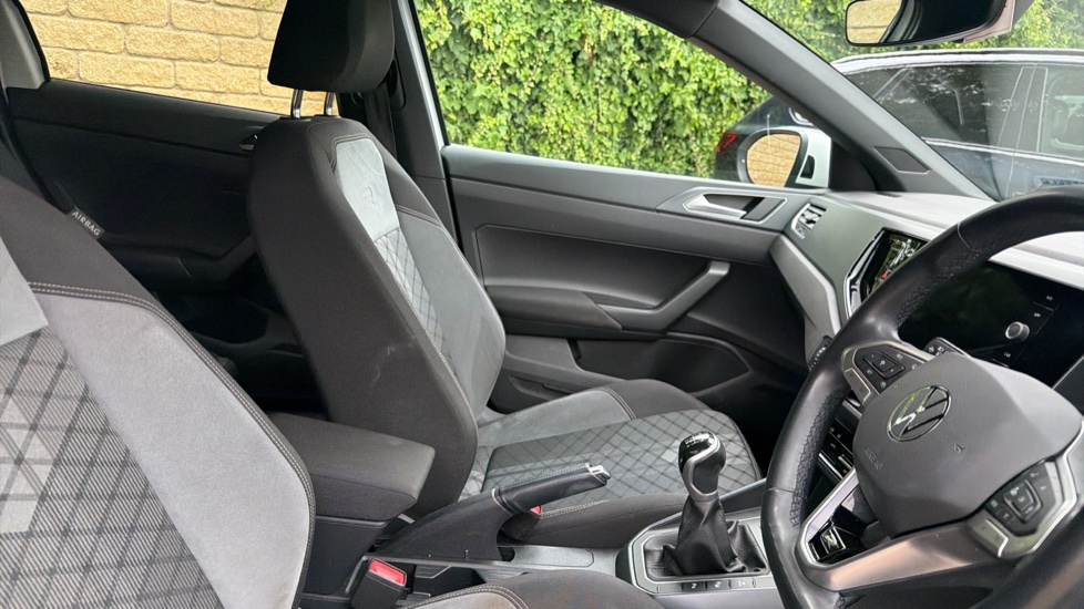 Volkswagen Taigo 1.0 TSI 110 R-Line 5dr Petrol Hatchback - Image 15
