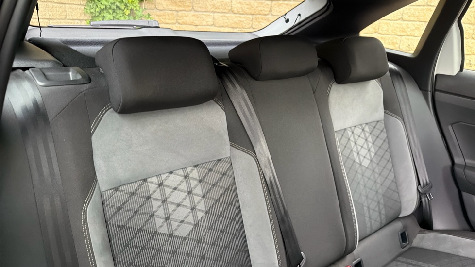 Volkswagen Taigo 1.0 TSI 110 R-Line 5dr Petrol Hatchback - Image 16
