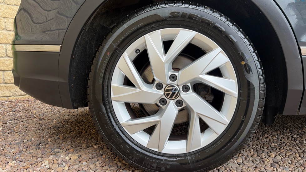 Volkswagen Tiguan 1.5 TSI Life 5dr Petrol Estate - Image 5