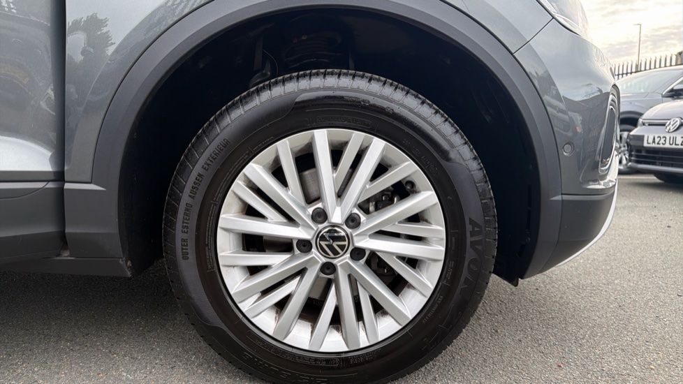 Volkswagen T-Roc 1.5 TSI Life 5dr Petrol Hatchback - Image 5