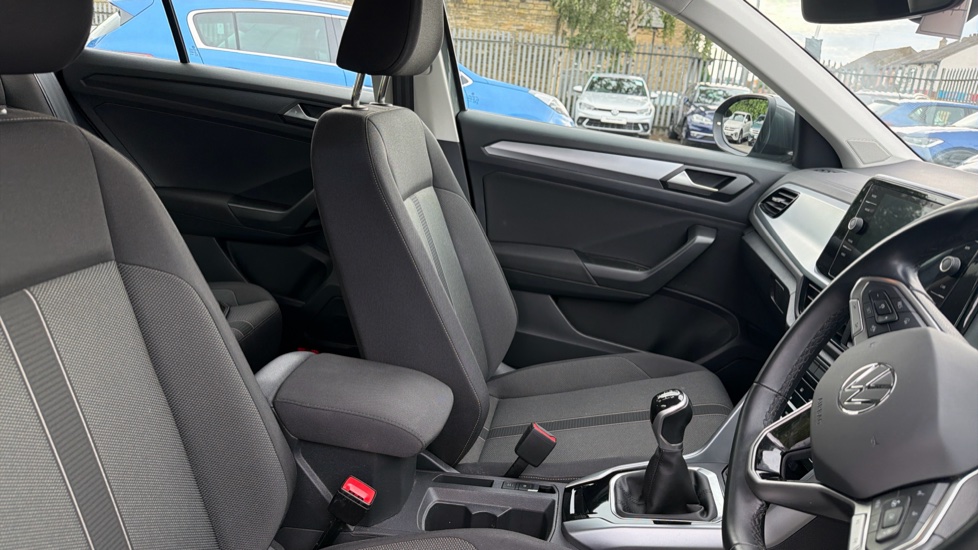 Volkswagen T-Roc 1.5 TSI Life 5dr Petrol Hatchback - Image 15