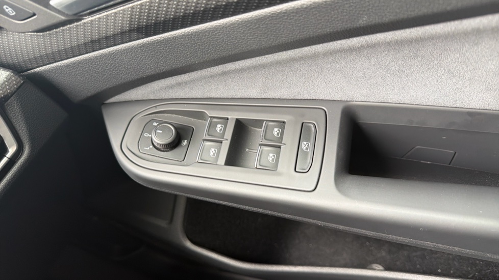 Volkswagen Golf 1.5 eTSI 150 R-Line 5dr DSG Petrol Hatchback - Image 19