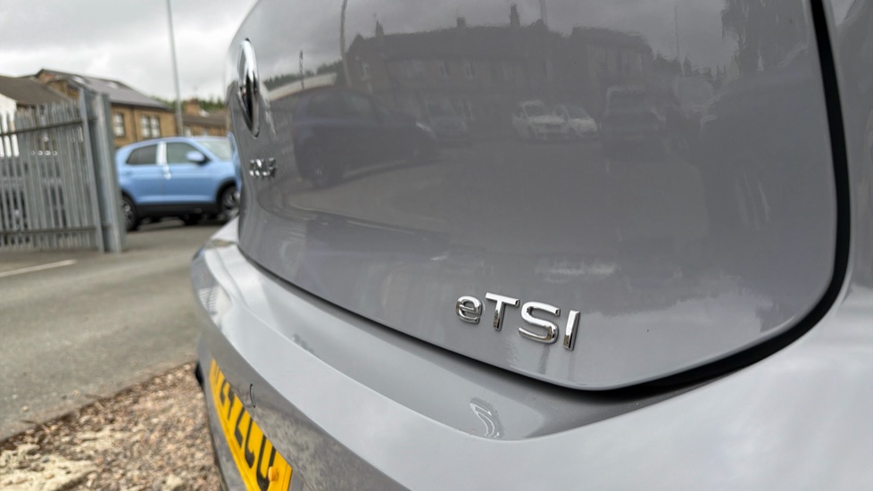 Volkswagen Golf 1.5 eTSI 150 R-Line 5dr DSG Petrol Hatchback - Image 23
