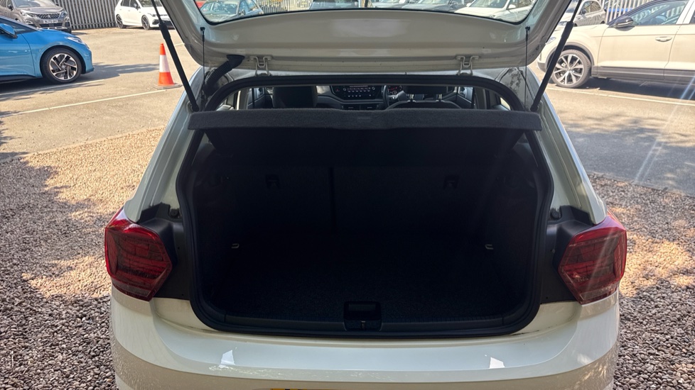 Volkswagen Polo 1.0 TSI 95 SE 5dr Petrol Hatchback - Image 20