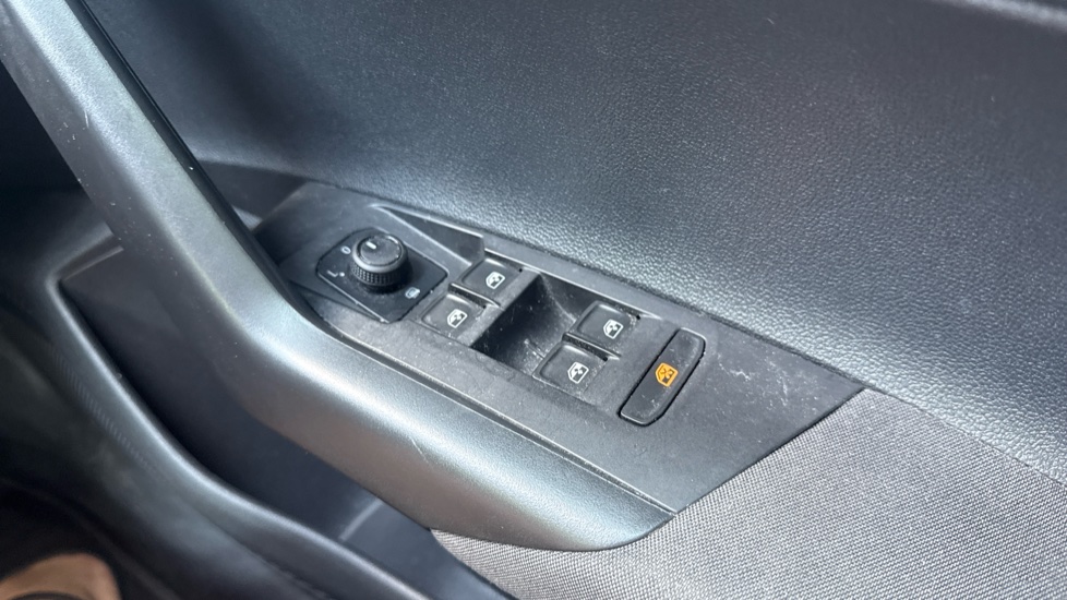 Volkswagen Polo 1.0 TSI 95 SE 5dr Petrol Hatchback - Image 22
