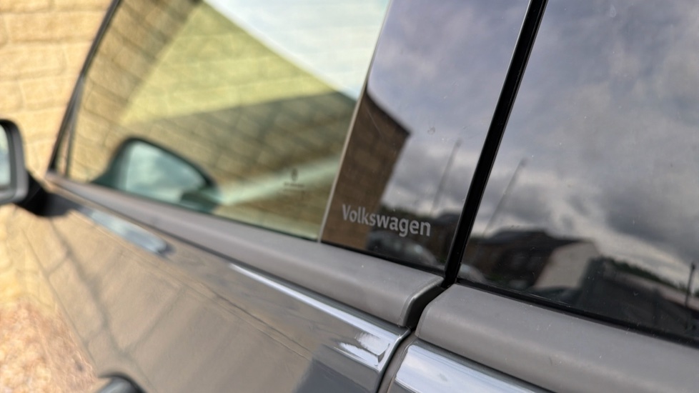 Volkswagen Golf 1.5 TSI 150 Life 5dr Petrol Hatchback - Image 21
