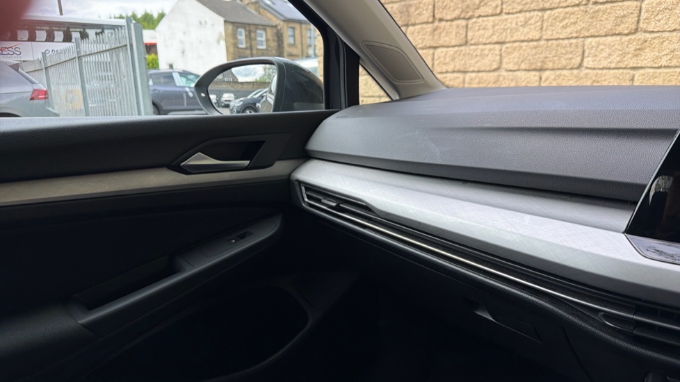 Volkswagen Golf 1.5 TSI 150 Life 5dr Petrol Hatchback - Image 32