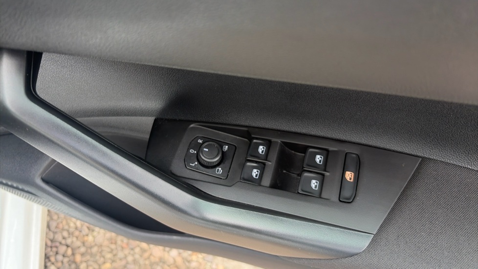 Volkswagen Polo 1.0 TSI Life 5dr Petrol Hatchback - Image 19