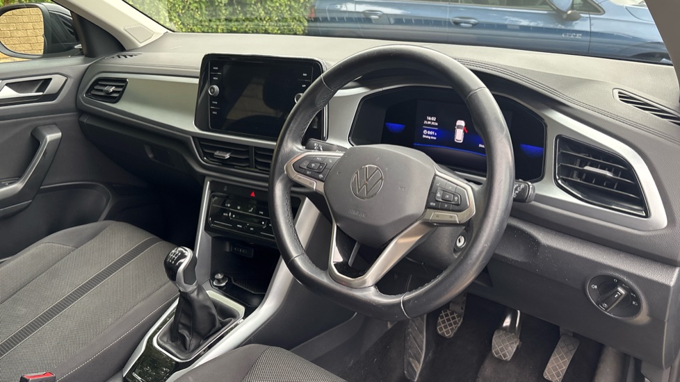 Volkswagen T-Roc 1.5 TSI Life 5dr Petrol Hatchback - Image 6