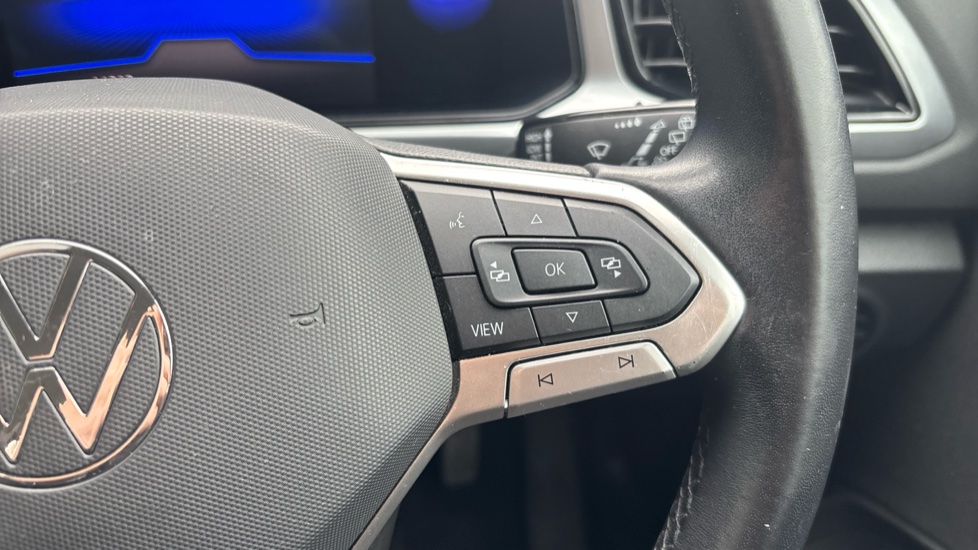 Volkswagen T-Roc 1.5 TSI Life 5dr Petrol Hatchback - Image 18
