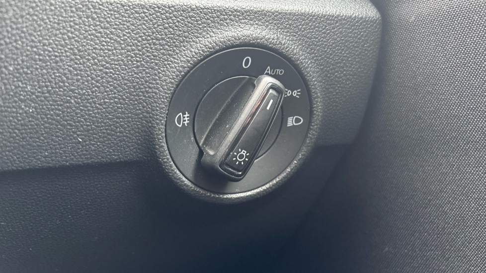Volkswagen T-Roc 1.5 TSI Life 5dr Petrol Hatchback - Image 29