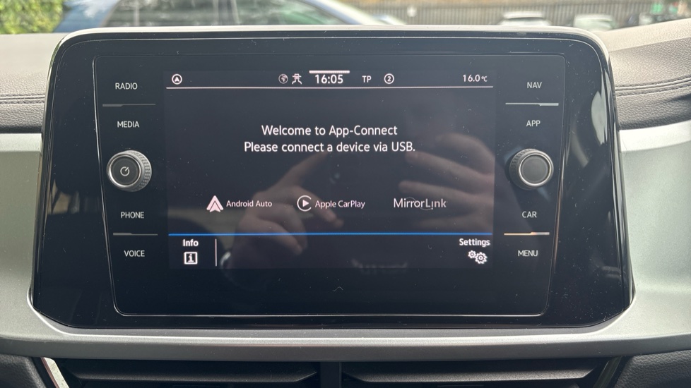 Volkswagen T-Roc 1.5 TSI Life 5dr Petrol Hatchback - Image 34