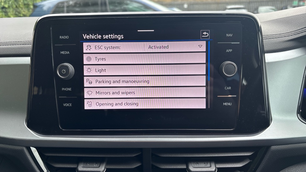 Volkswagen T-Roc 1.5 TSI Life 5dr Petrol Hatchback - Image 35