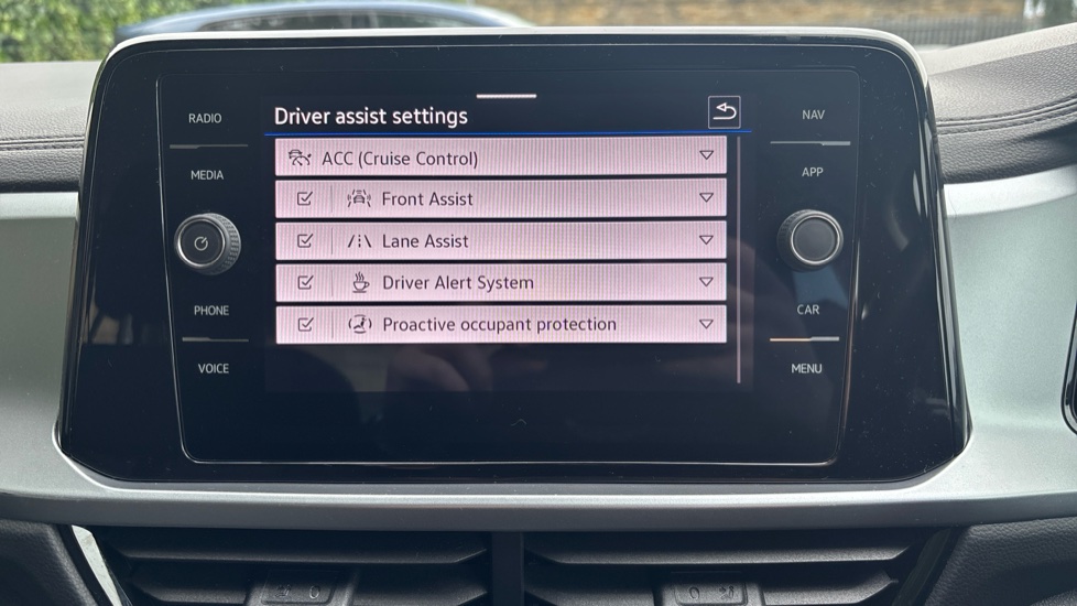 Volkswagen T-Roc 1.5 TSI Life 5dr Petrol Hatchback - Image 39