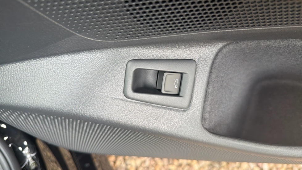 Volkswagen ID.7 210kW Match Pro Plus 77kWh 5dr Auto Electric Estate - Image 25