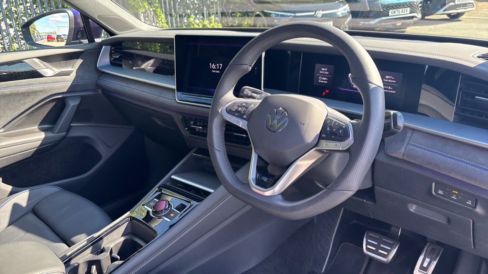 Volkswagen Tayron 1.5 TSI eHybrid R-Line 5dr DSG6 Estate - Image 6