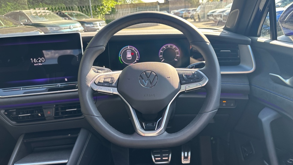Volkswagen Tayron 1.5 TSI eHybrid R-Line 5dr DSG6 Estate - Image 10