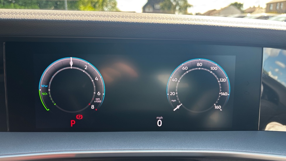 Volkswagen Tayron 1.5 TSI eHybrid R-Line 5dr DSG6 Estate - Image 11