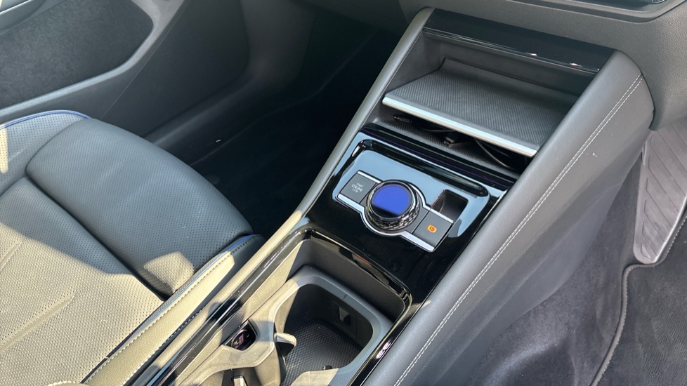 Volkswagen Tayron 1.5 TSI eHybrid R-Line 5dr DSG6 Estate - Image 14