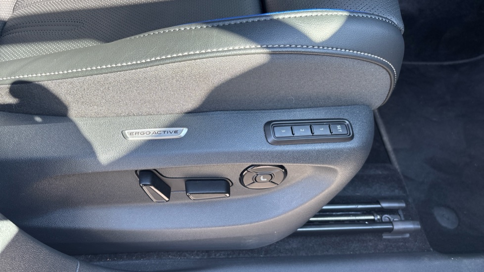 Volkswagen Tayron 1.5 TSI eHybrid R-Line 5dr DSG6 Estate - Image 21