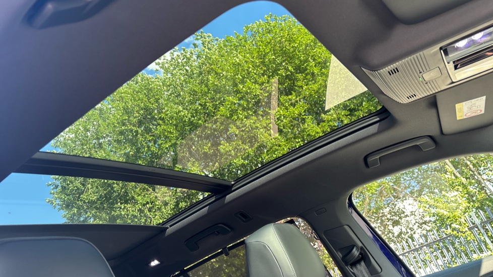 Volkswagen Tayron 1.5 TSI eHybrid R-Line 5dr DSG6 Estate - Image 24