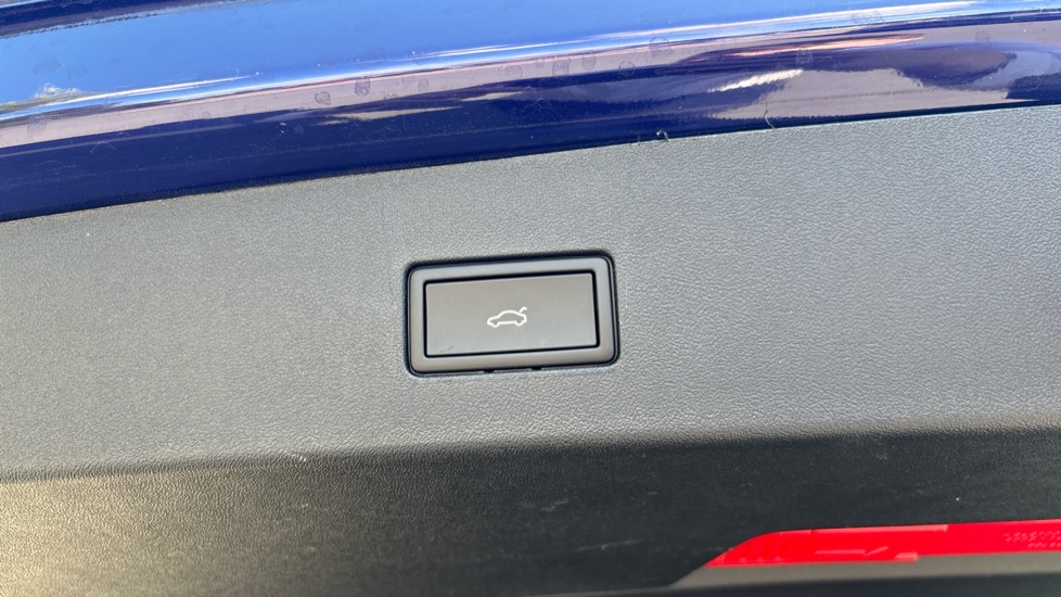 Volkswagen Tayron 1.5 TSI eHybrid R-Line 5dr DSG6 Estate - Image 27