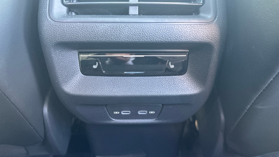 Volkswagen Tayron 1.5 TSI eHybrid R-Line 5dr DSG6 Estate - Image 29