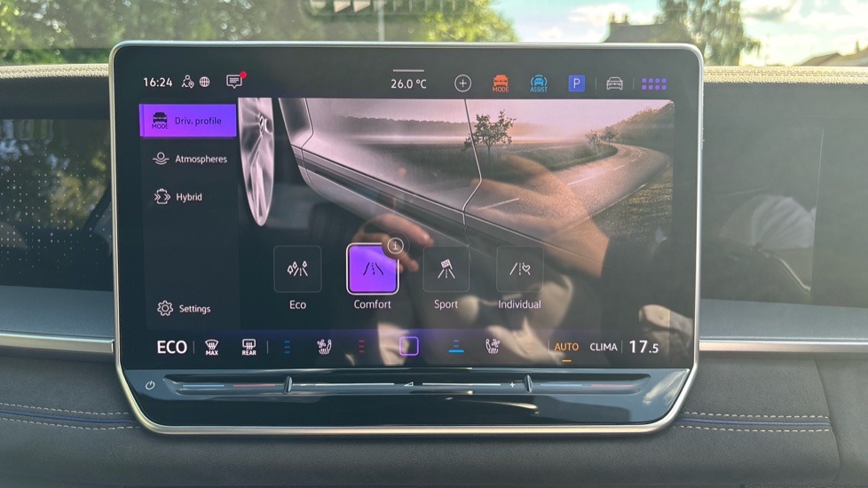Volkswagen Tayron 1.5 TSI eHybrid R-Line 5dr DSG6 Estate - Image 30