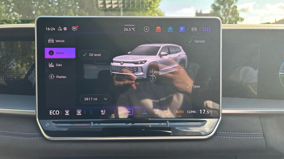 Volkswagen Tayron 1.5 TSI eHybrid R-Line 5dr DSG6 Estate - Image 33