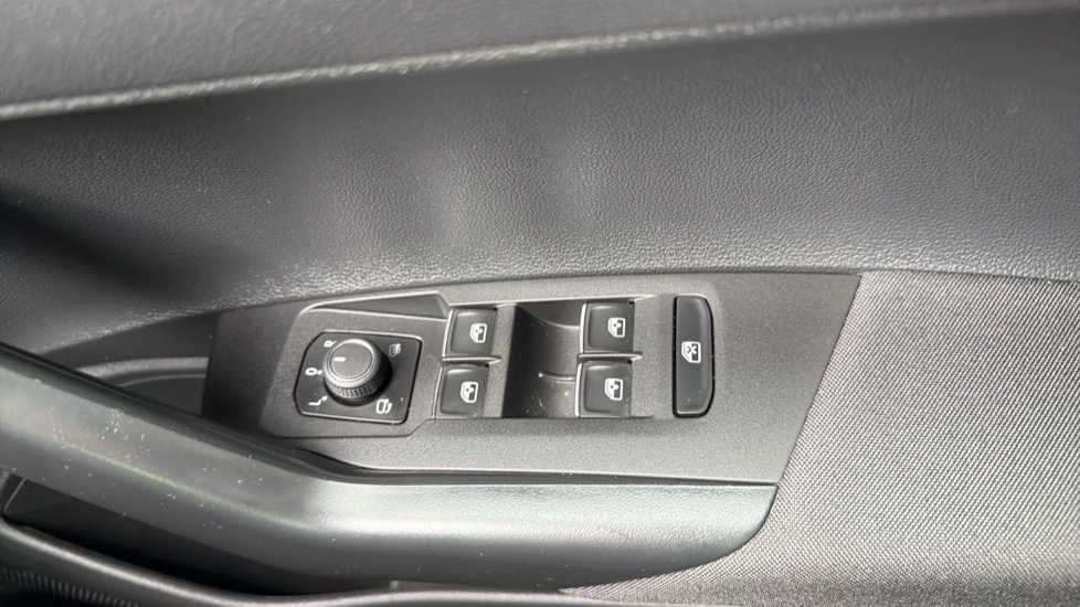 Volkswagen Polo 1.0 TSI Edition 50 5dr Petrol Hatchback - Image 19