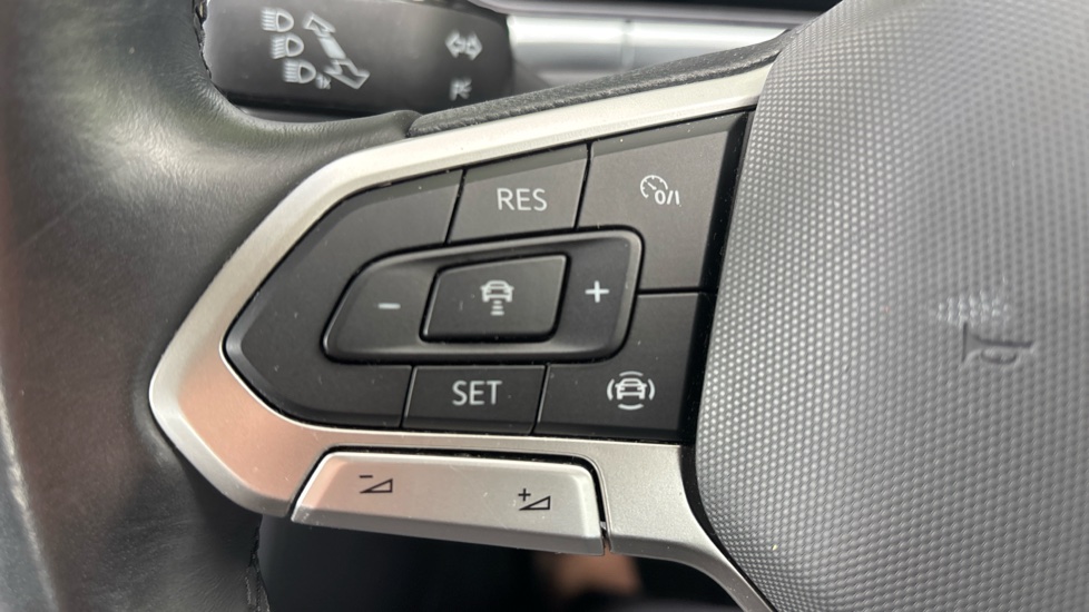 Volkswagen T-Roc 1.5 TSI Life 5dr Petrol Hatchback - Image 17