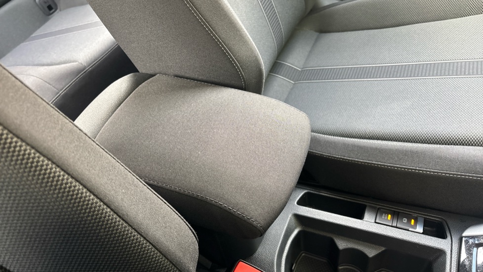 Volkswagen T-Roc 1.5 TSI Life 5dr Petrol Hatchback - Image 30