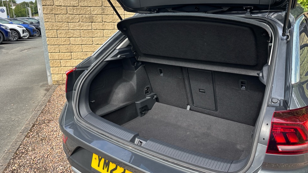 Volkswagen T-Roc 1.5 TSI Life 5dr Petrol Hatchback - Image 38