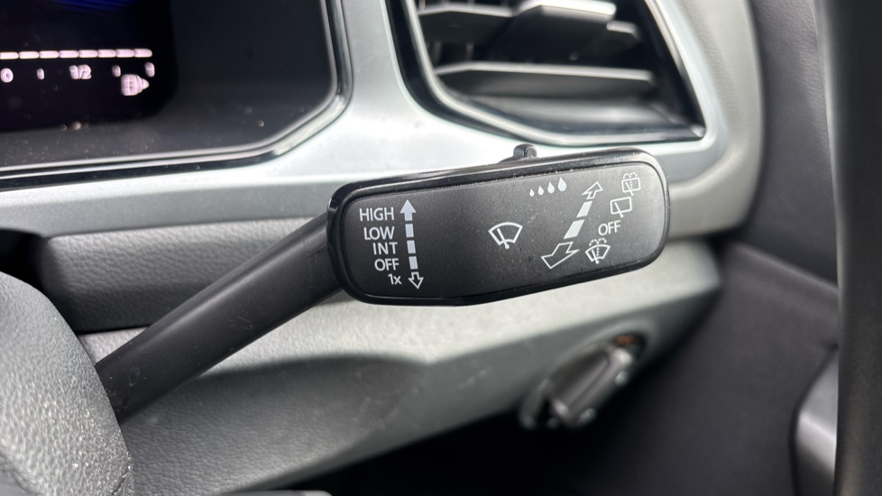 Volkswagen T-Roc 1.5 TSI Life 5dr Petrol Hatchback - Image 43