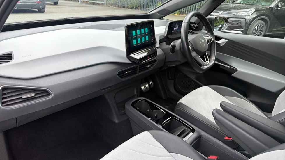 Volkswagen ID.3 150kW Family Pro Performance 58kWh 5dr Auto Electric Hatchback - Image 2