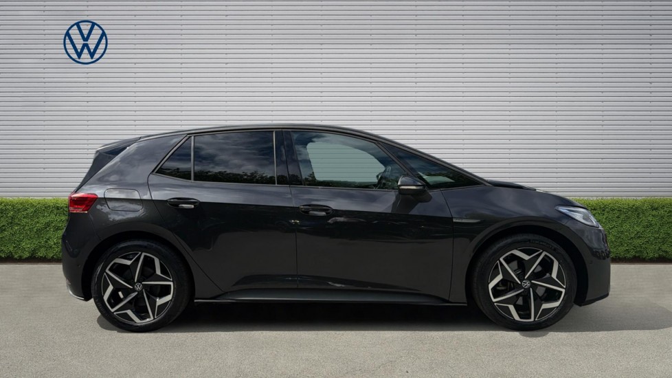 Volkswagen ID.3 150kW Family Pro Performance 58kWh 5dr Auto Electric Hatchback - Image 4