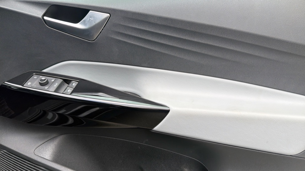 Volkswagen ID.3 150kW Family Pro Performance 58kWh 5dr Auto Electric Hatchback - Image 19