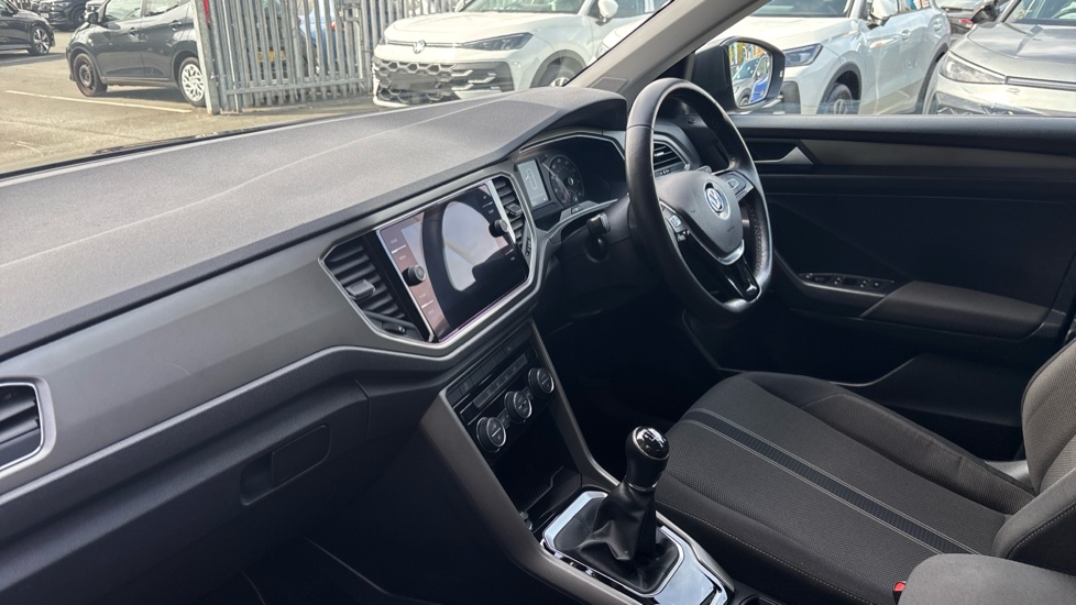 Volkswagen T-Roc 1.0 TSI SE 5dr Petrol Hatchback - Image 2