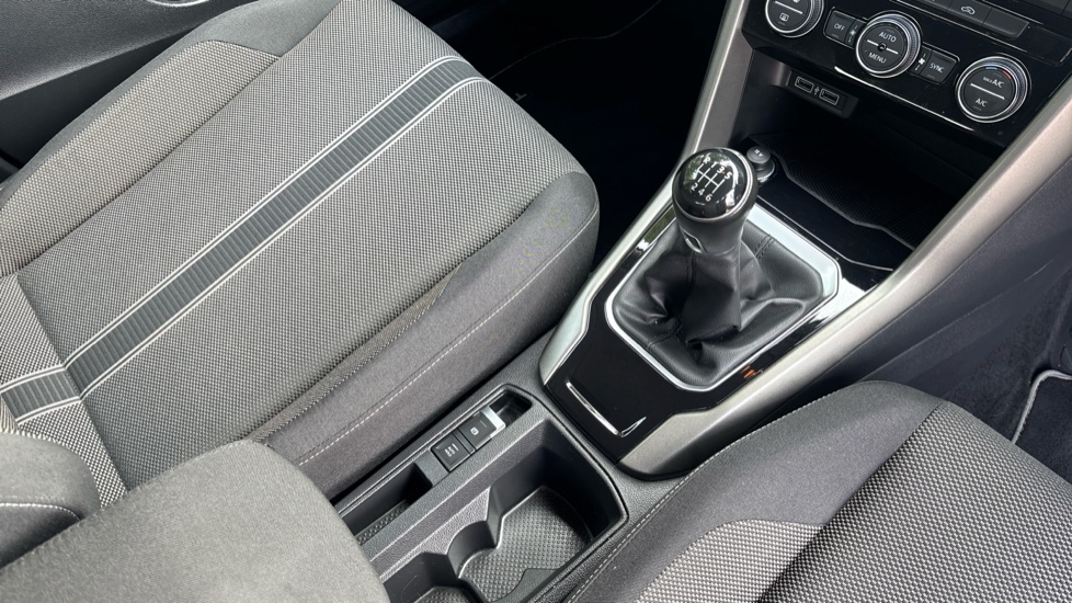 Volkswagen T-Roc 1.0 TSI SE 5dr Petrol Hatchback - Image 14