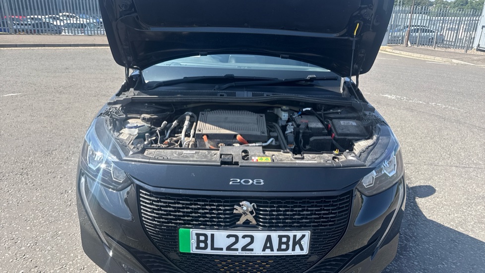 Peugeot 208 100kW Allure Premium 50kWh 5dr Auto Electric Hatchback - Image 8