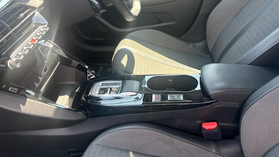 Peugeot 208 100kW Allure Premium 50kWh 5dr Auto Electric Hatchback - Image 13