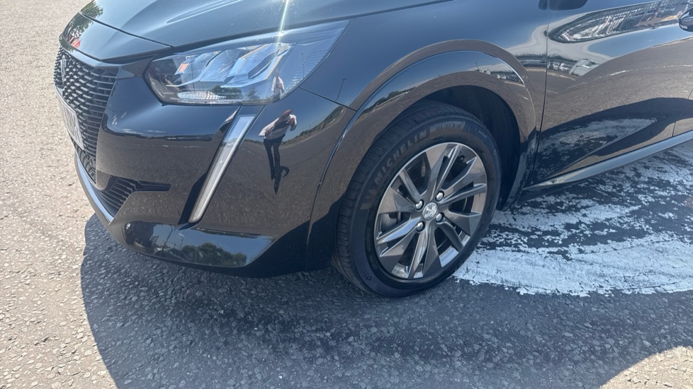 Peugeot 208 100kW Allure Premium 50kWh 5dr Auto Electric Hatchback - Image 29